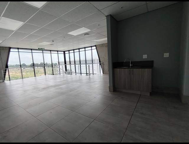 1,700M² WAREHOUSE TO LET IN AIRPORT PARK